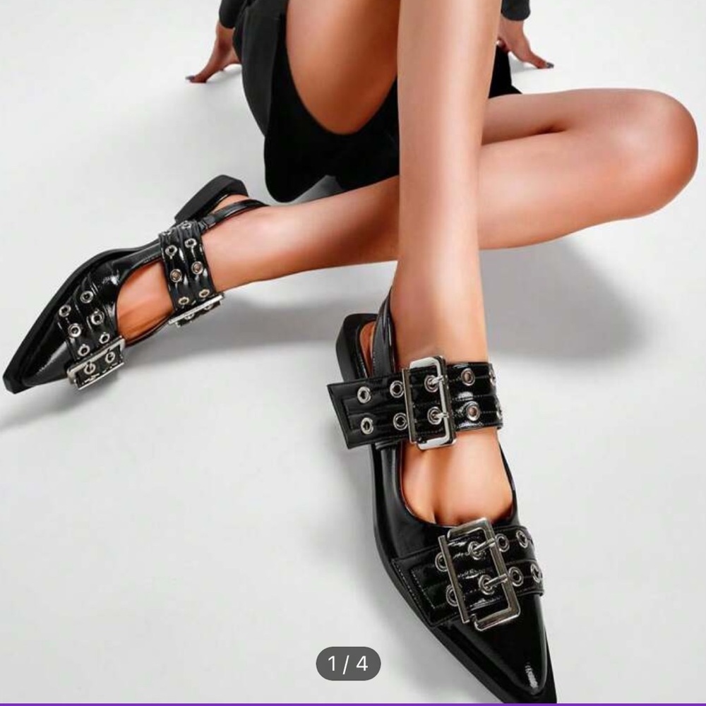 Buckle flats